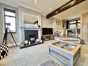 Lounge & Split Level Diner- click for photo gallery